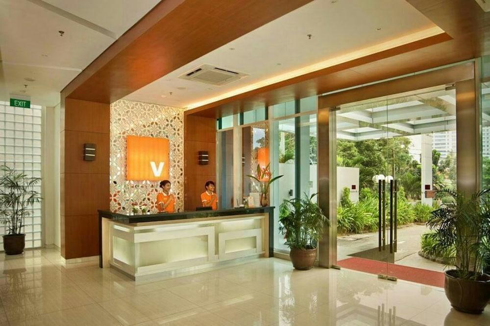 V Hotel Tebet Jakarta Bagian luar foto